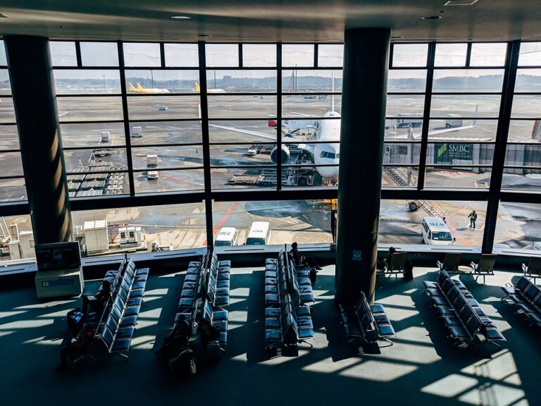 Sky-High Savings: Unveiling This Month’s Best Airline Deals!