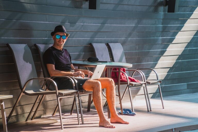 The Rise of the Digital Nomad: Travel the World While You Work