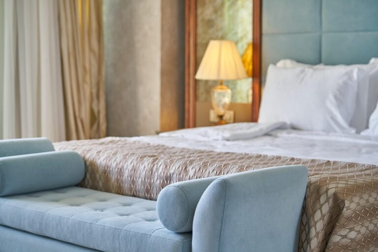 “Travel Smart: The Best Hotel Deals and Discount Strategies”